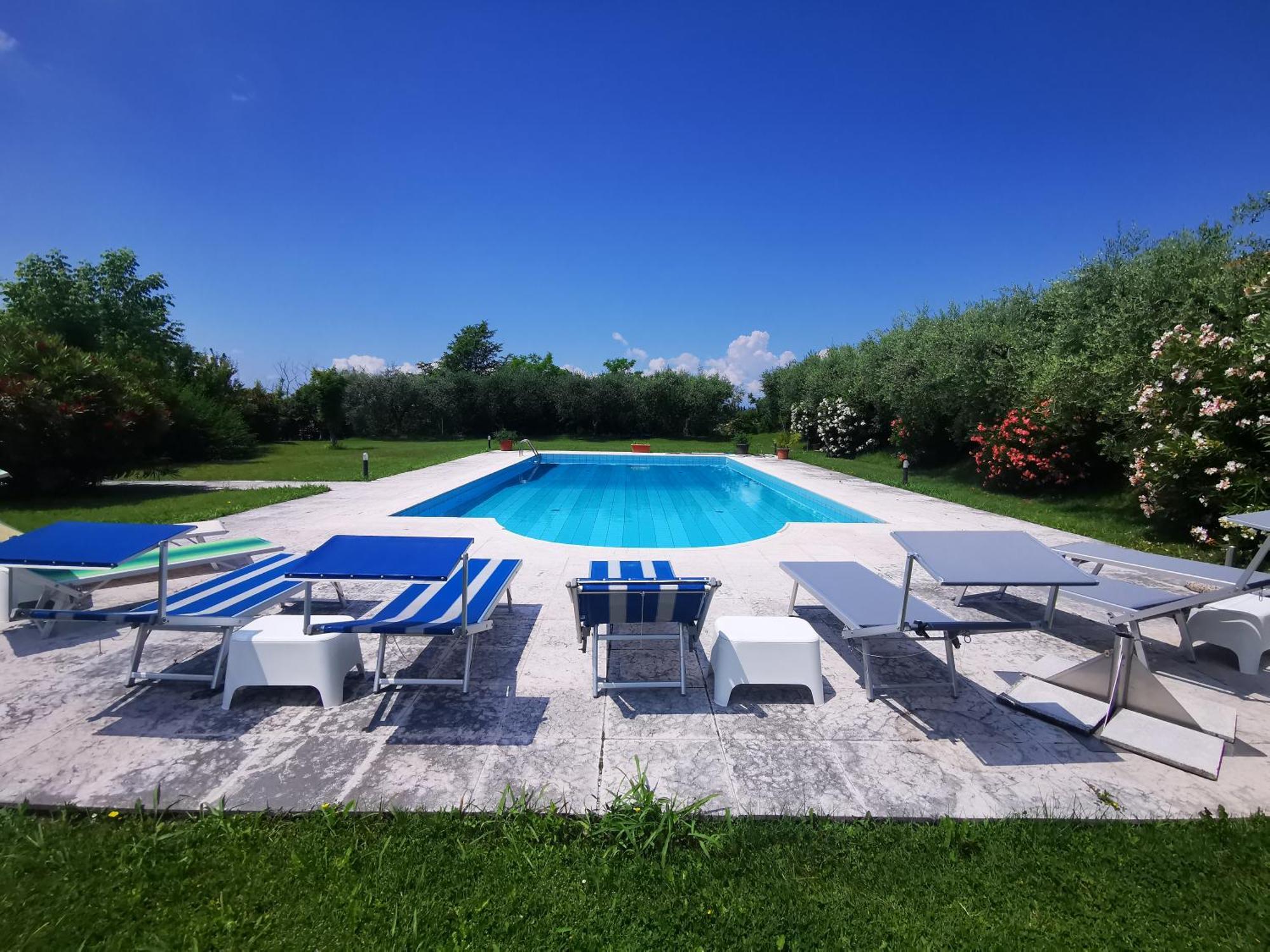 Casa Ghirlanda Con Piscina E Campo Da Tennis 拉齐塞 外观 照片