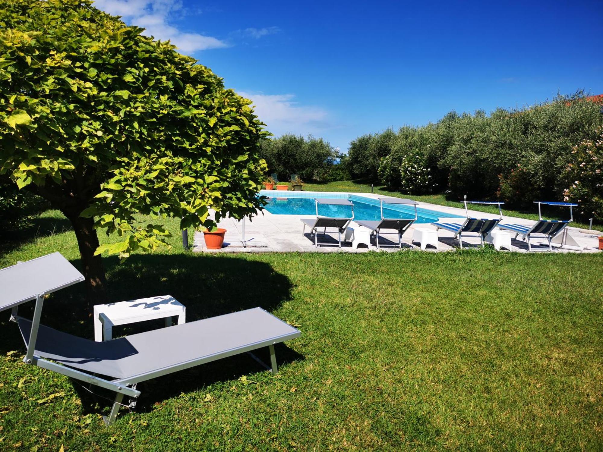 Casa Ghirlanda Con Piscina E Campo Da Tennis 拉齐塞 外观 照片