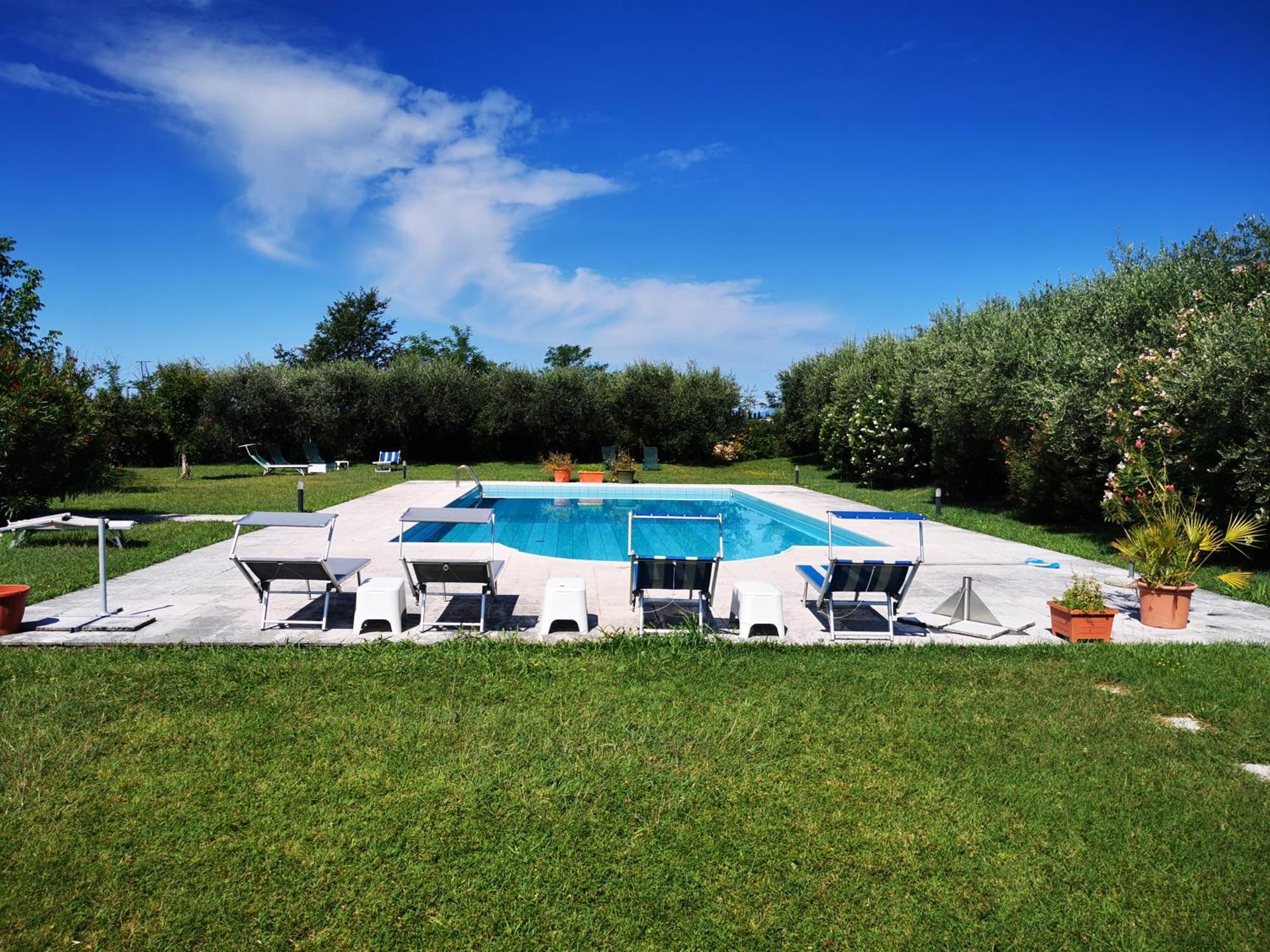 Casa Ghirlanda Con Piscina E Campo Da Tennis 拉齐塞 外观 照片