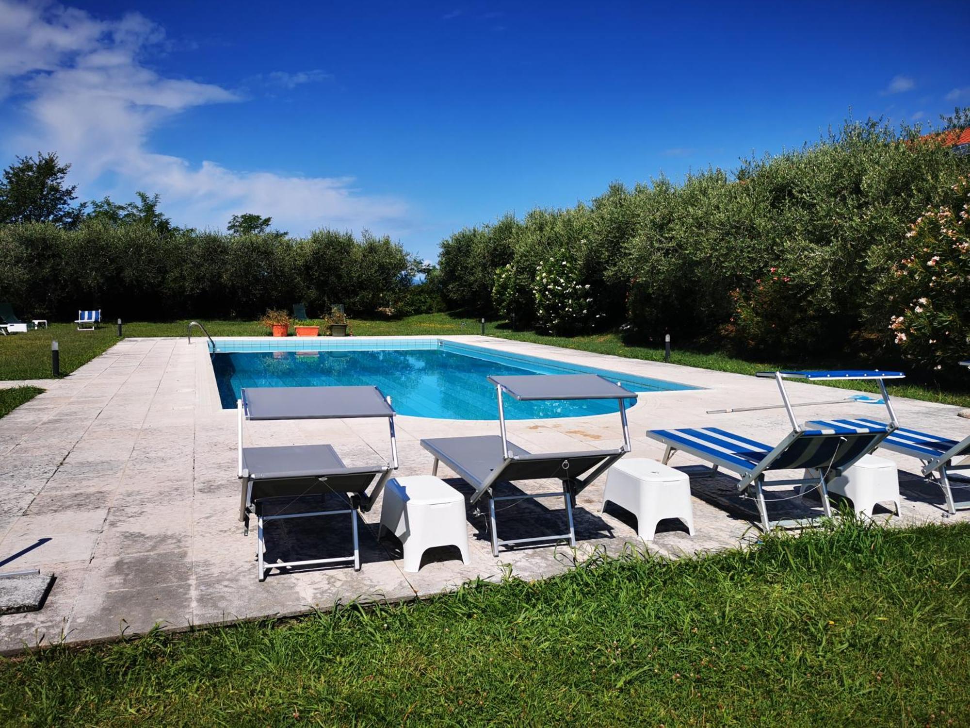 Casa Ghirlanda Con Piscina E Campo Da Tennis 拉齐塞 外观 照片