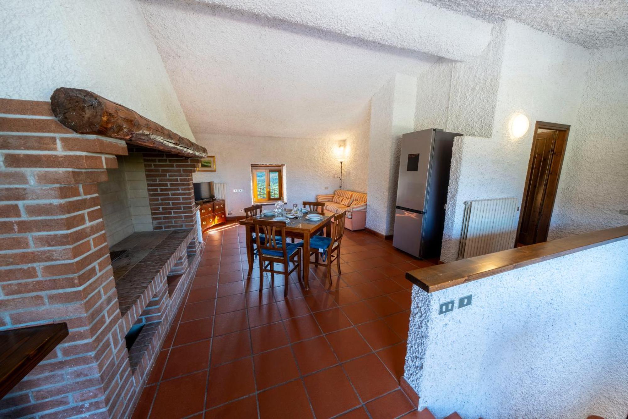 Casa Ghirlanda Con Piscina E Campo Da Tennis 拉齐塞 外观 照片